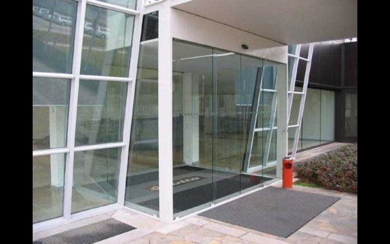 Bussola di ingresso con porte automatiche