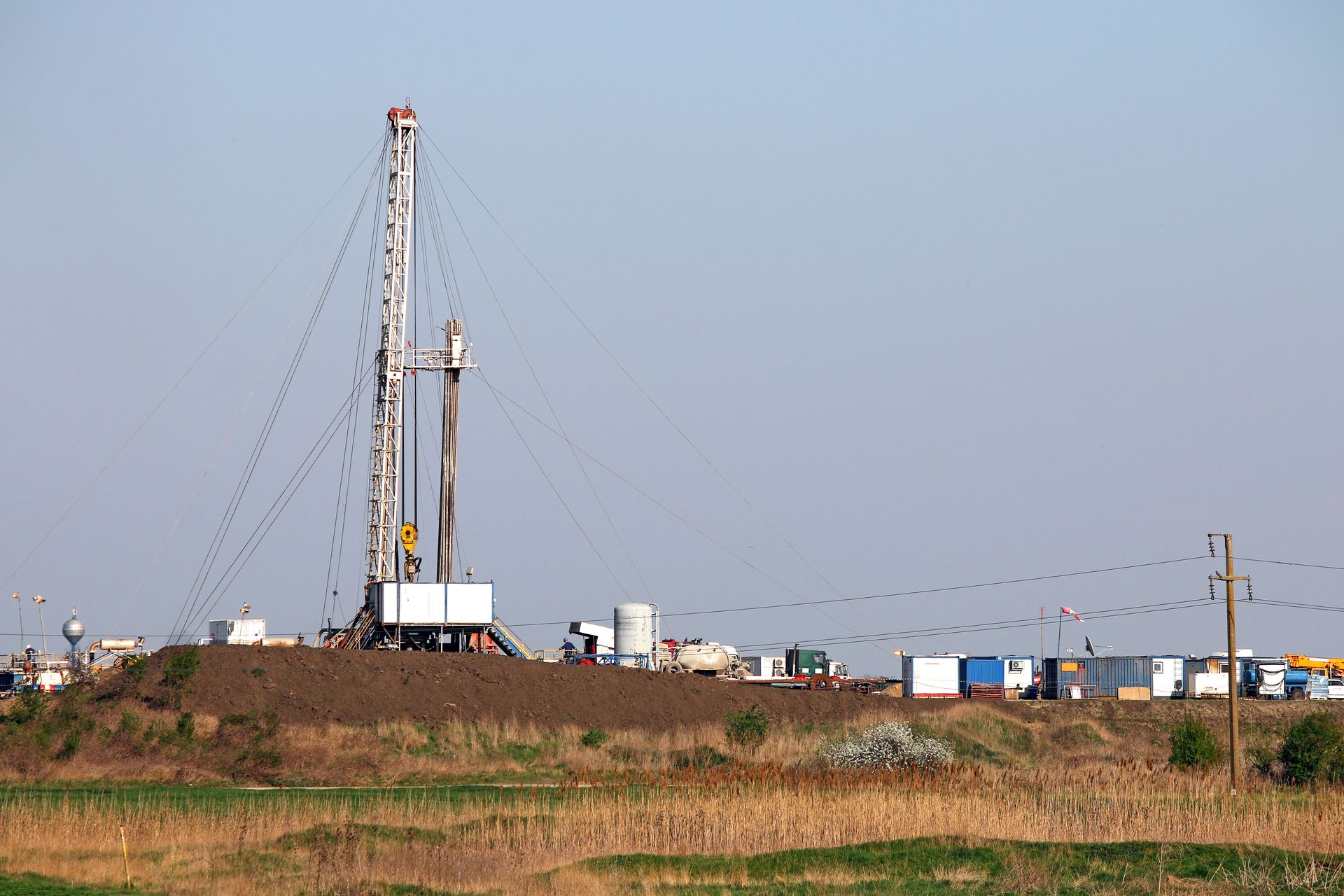 Land oil drilling rig on oilfield