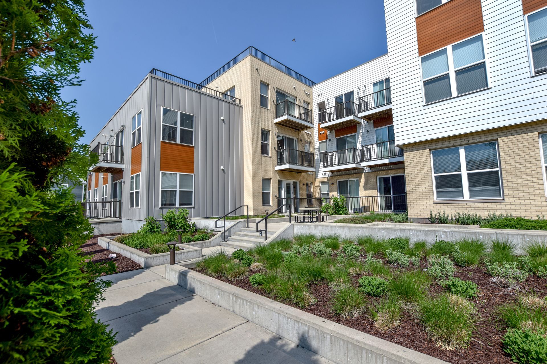700 East Apartments Exterior
