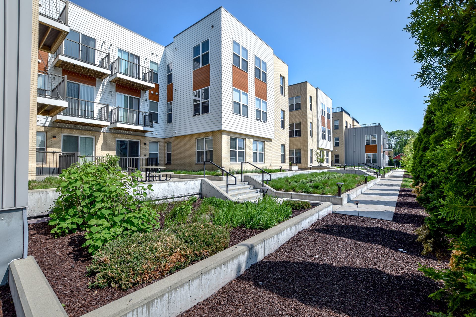 700 East Apartments Exterior