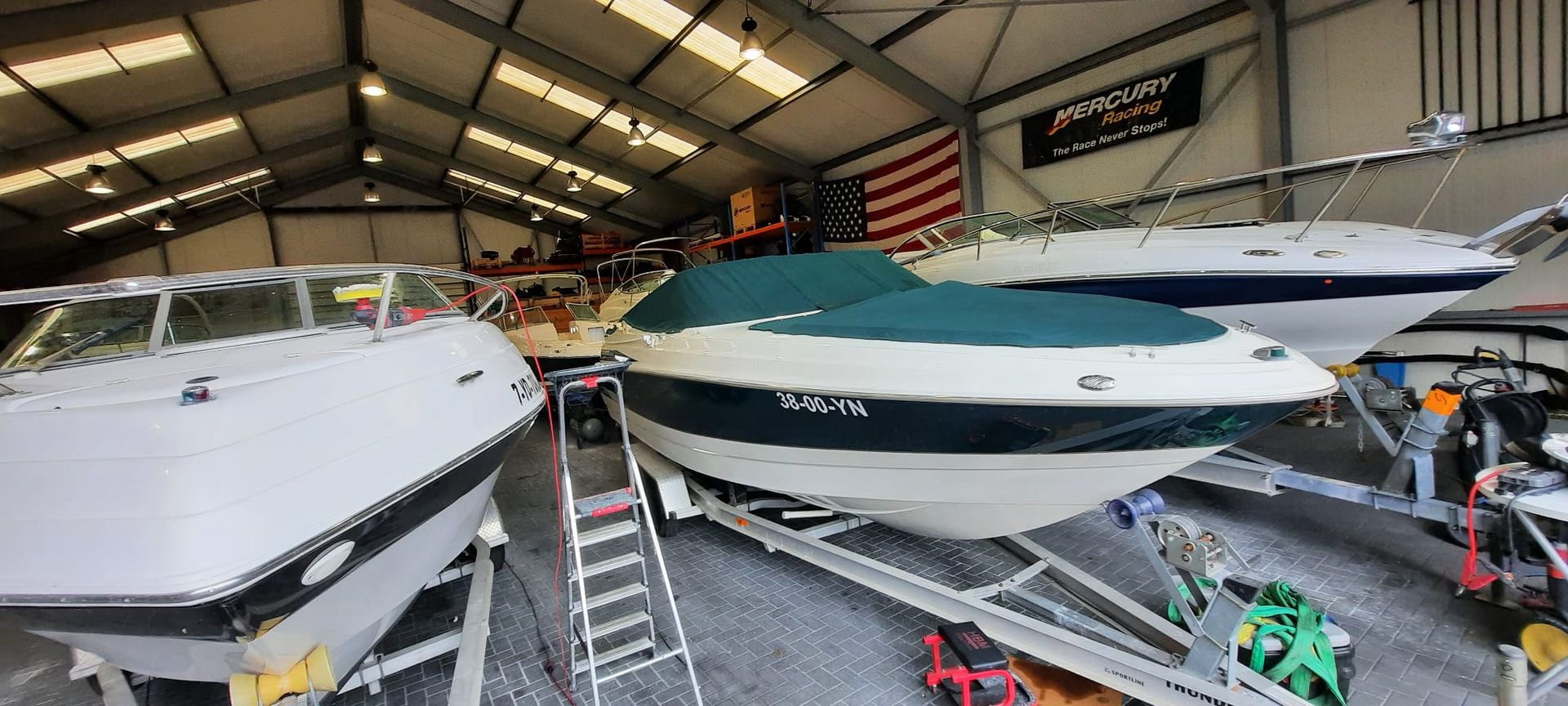 Reparatie speedboot kap