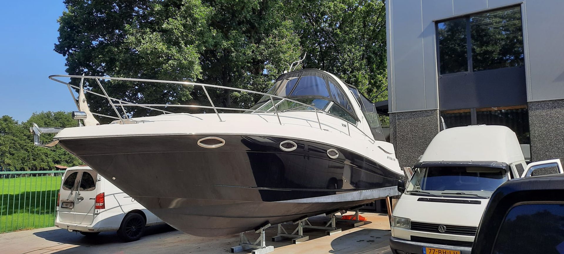 Complete bootkap reparatie van deze Four Winns