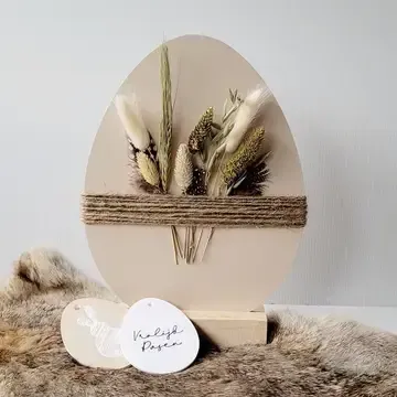 Ei met droogbloemen