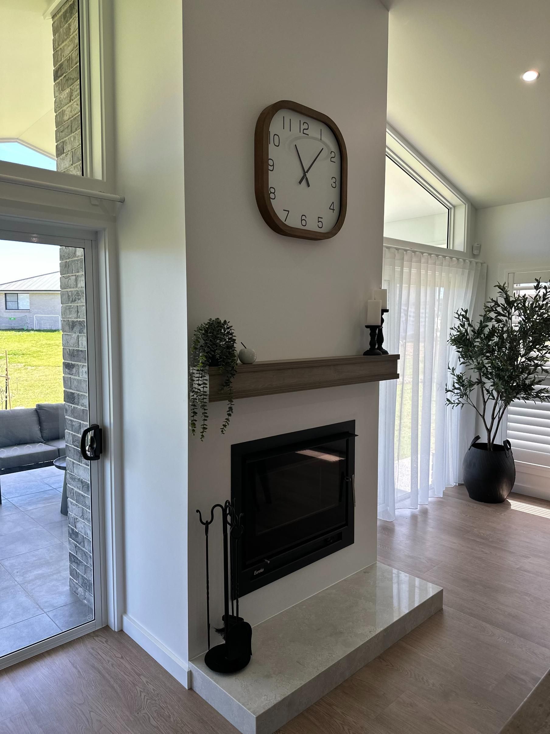 A bathroom with two sinks and a toilet.