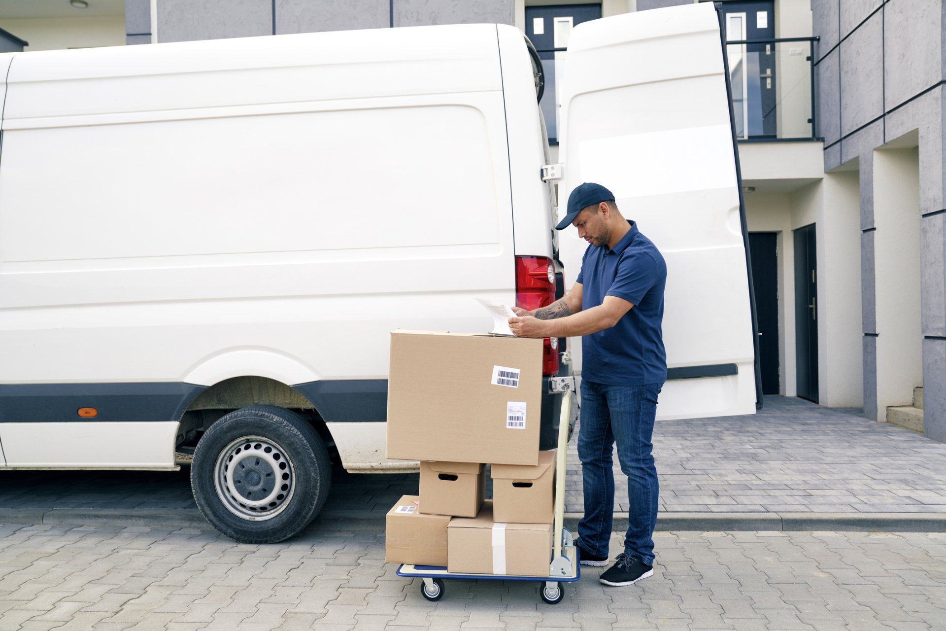 Courier With Packages - Yaphank, NY - Certified Van Service Courier With Packages - Yaphank, NY - Certified Van Service