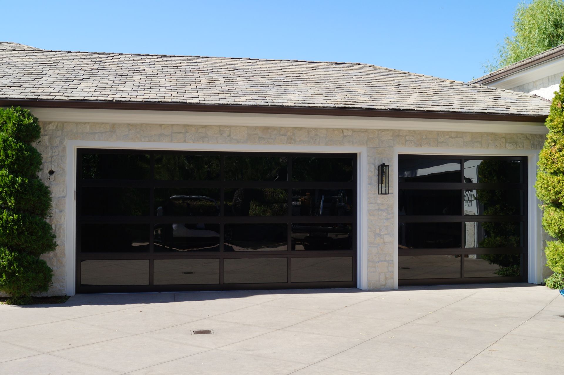 A house with a large garage door and a large driveway.