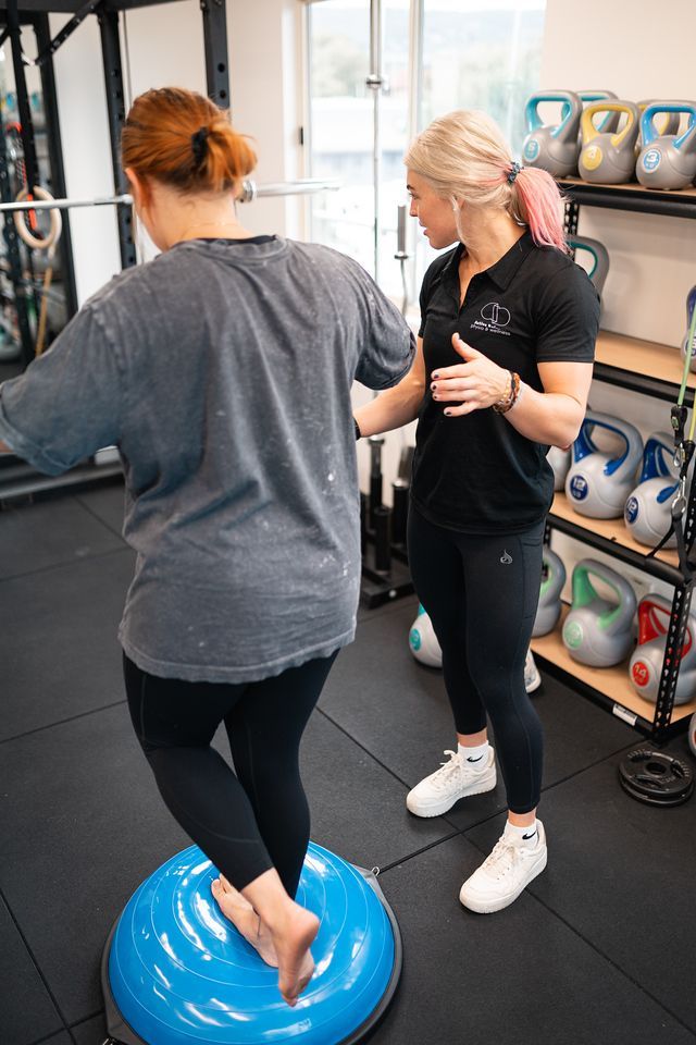 physiotherapist guiding gym based rehab at Active Balance