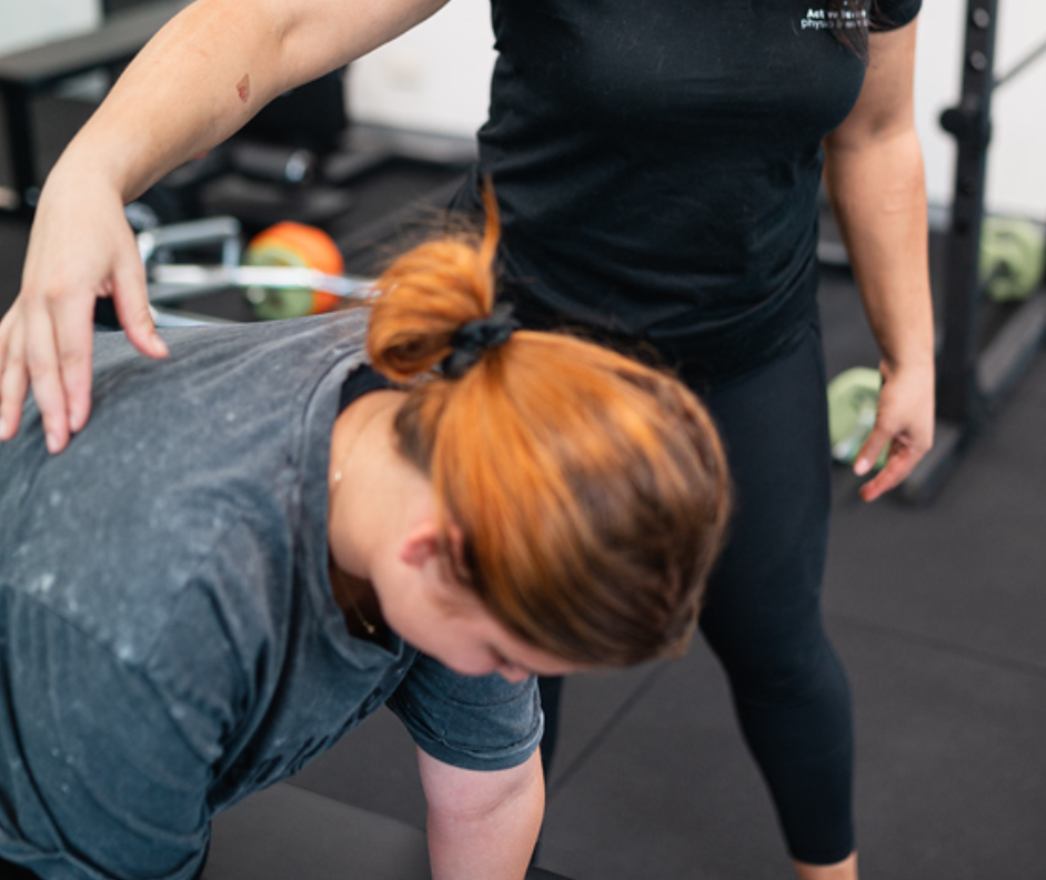 physio guiding strength training class
