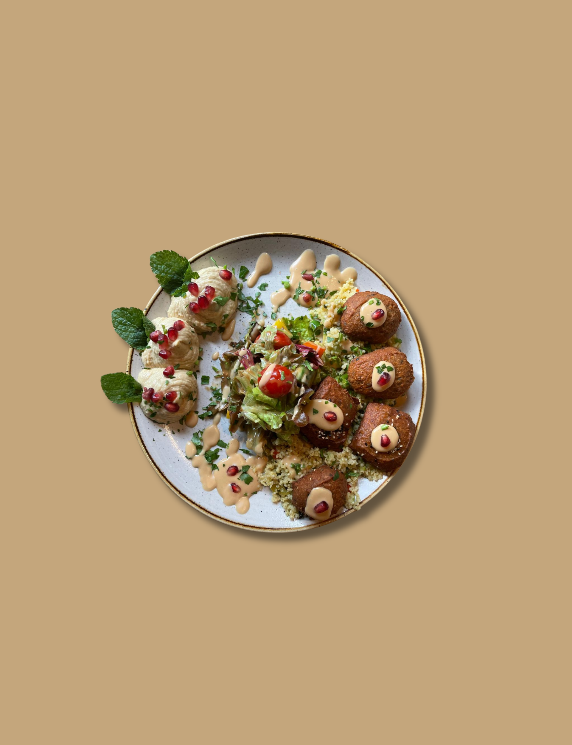 Maono food & drinks - Speisekarte - hausgemachte Falafel mit Bulgur, Hummus und Misomayo