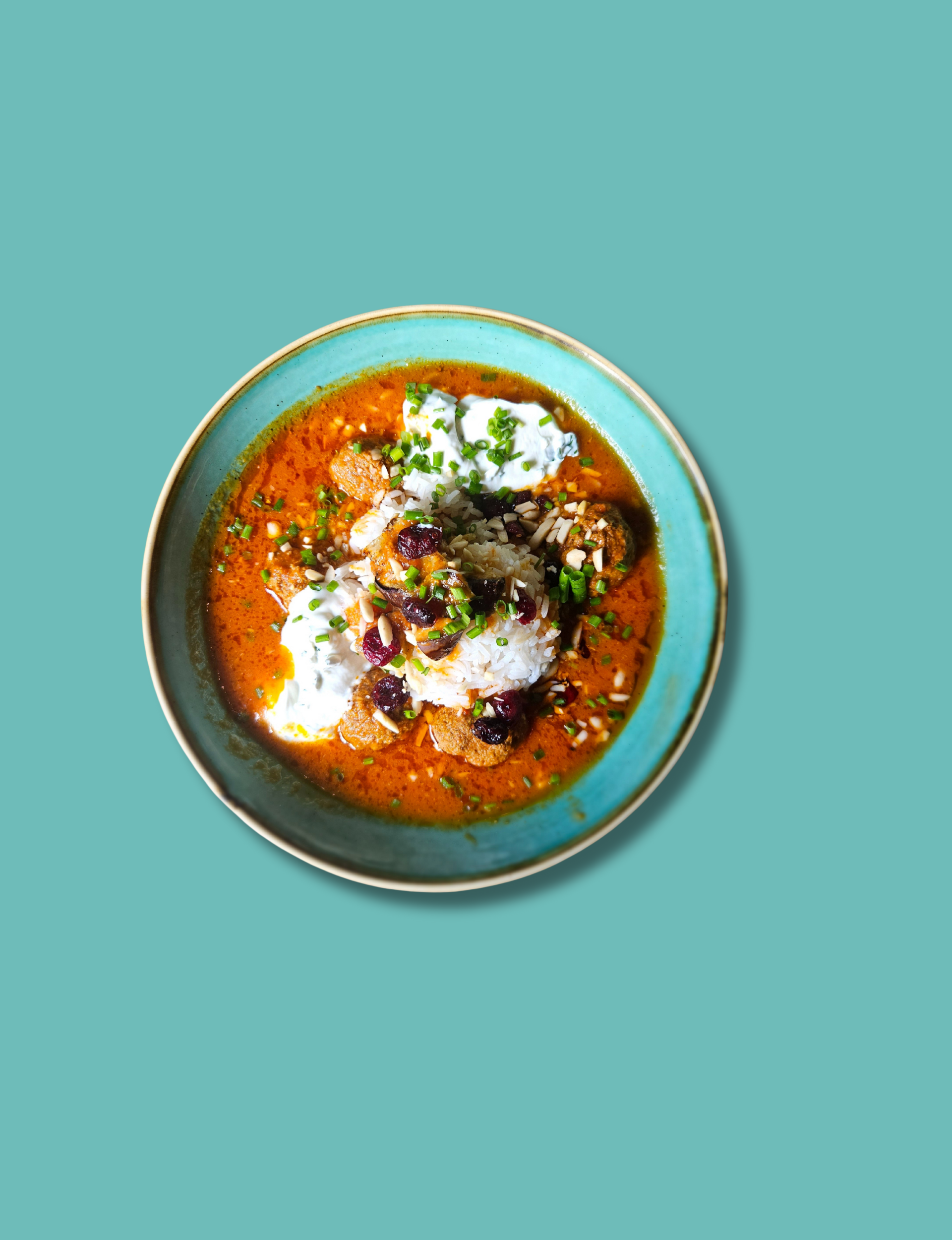 Maono food & drinks - Speisekarte - Kebab mit Duftreis, Aubergine, Mandelsplitter und Cranberries