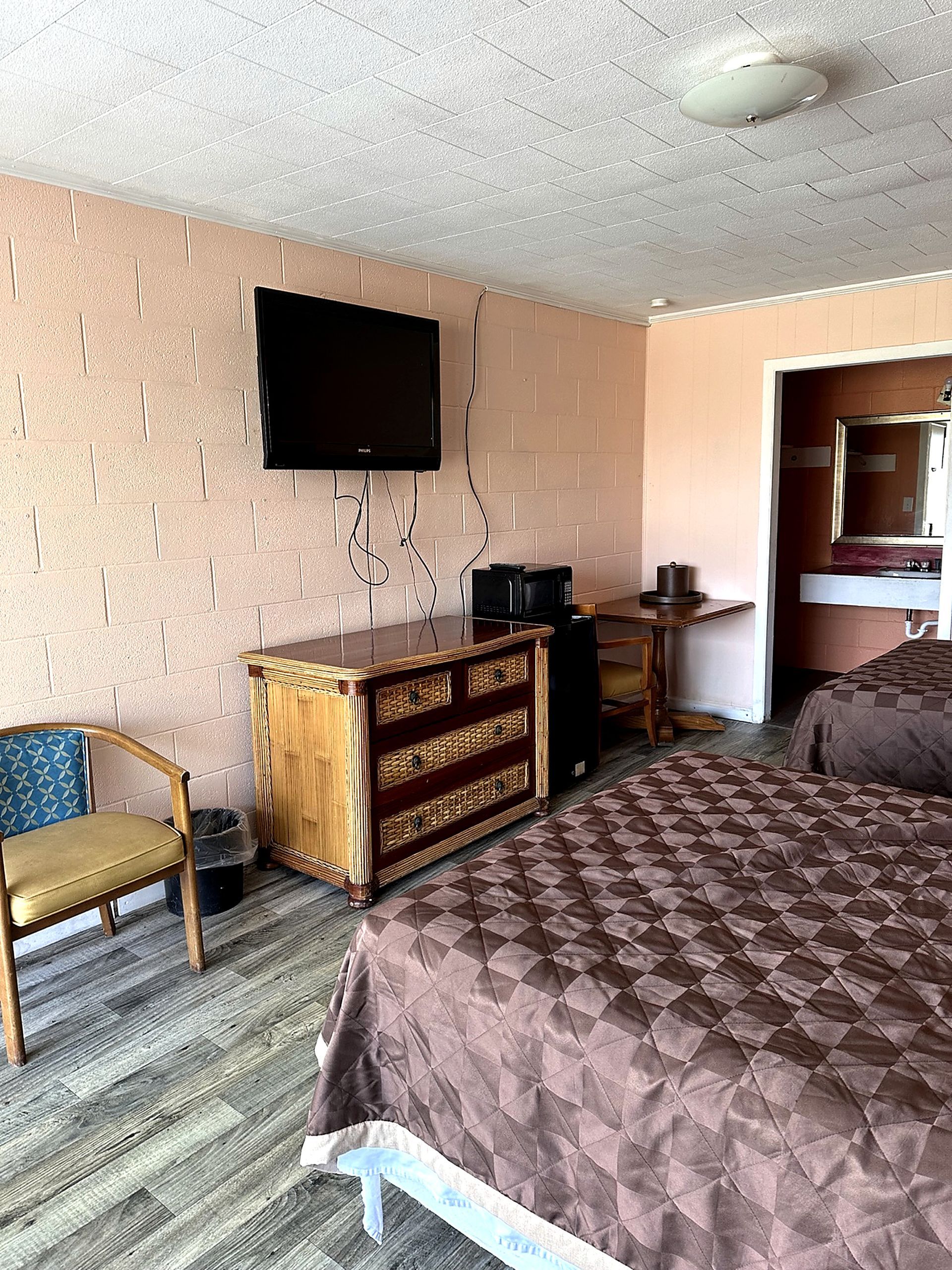 2 Queen Room Side View