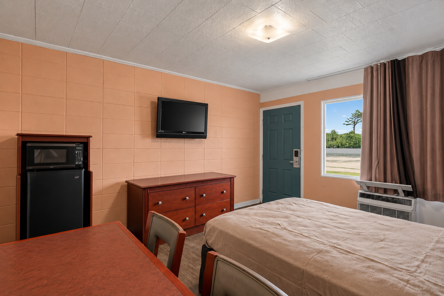 1 Queen Room Side View
