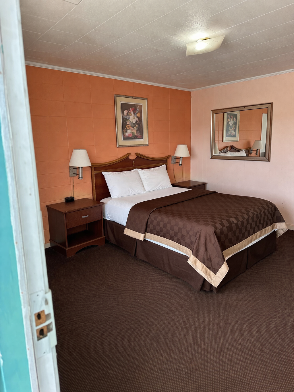 1 Queen Room