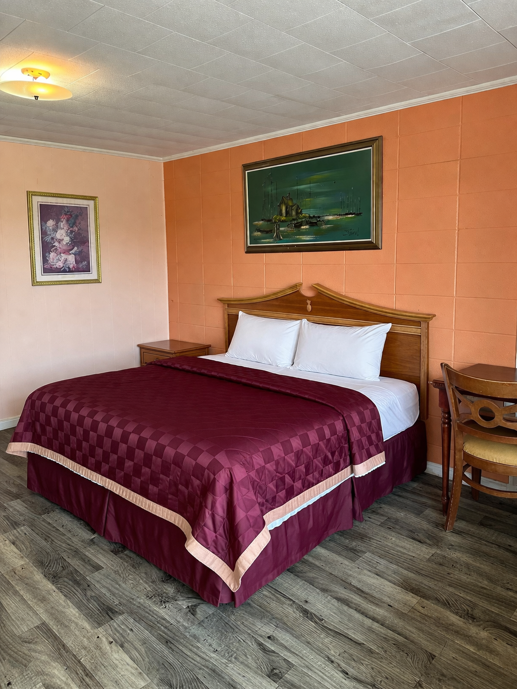 1 Queen Room