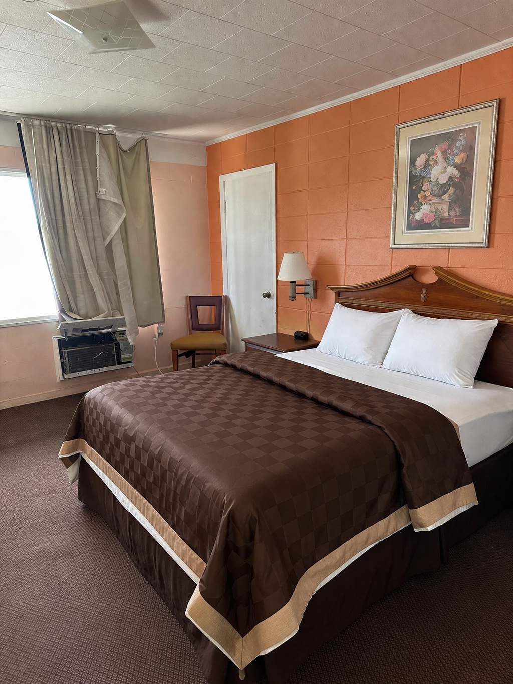 1 Queen Room