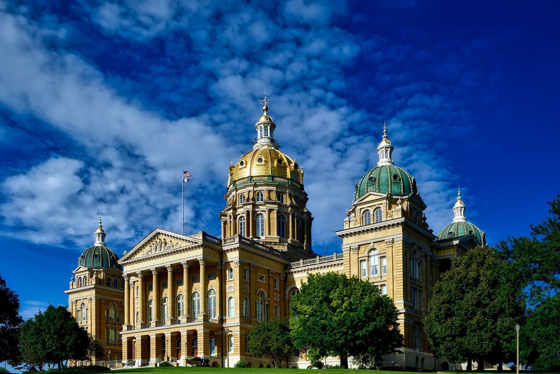 a large building with a dome on top of it