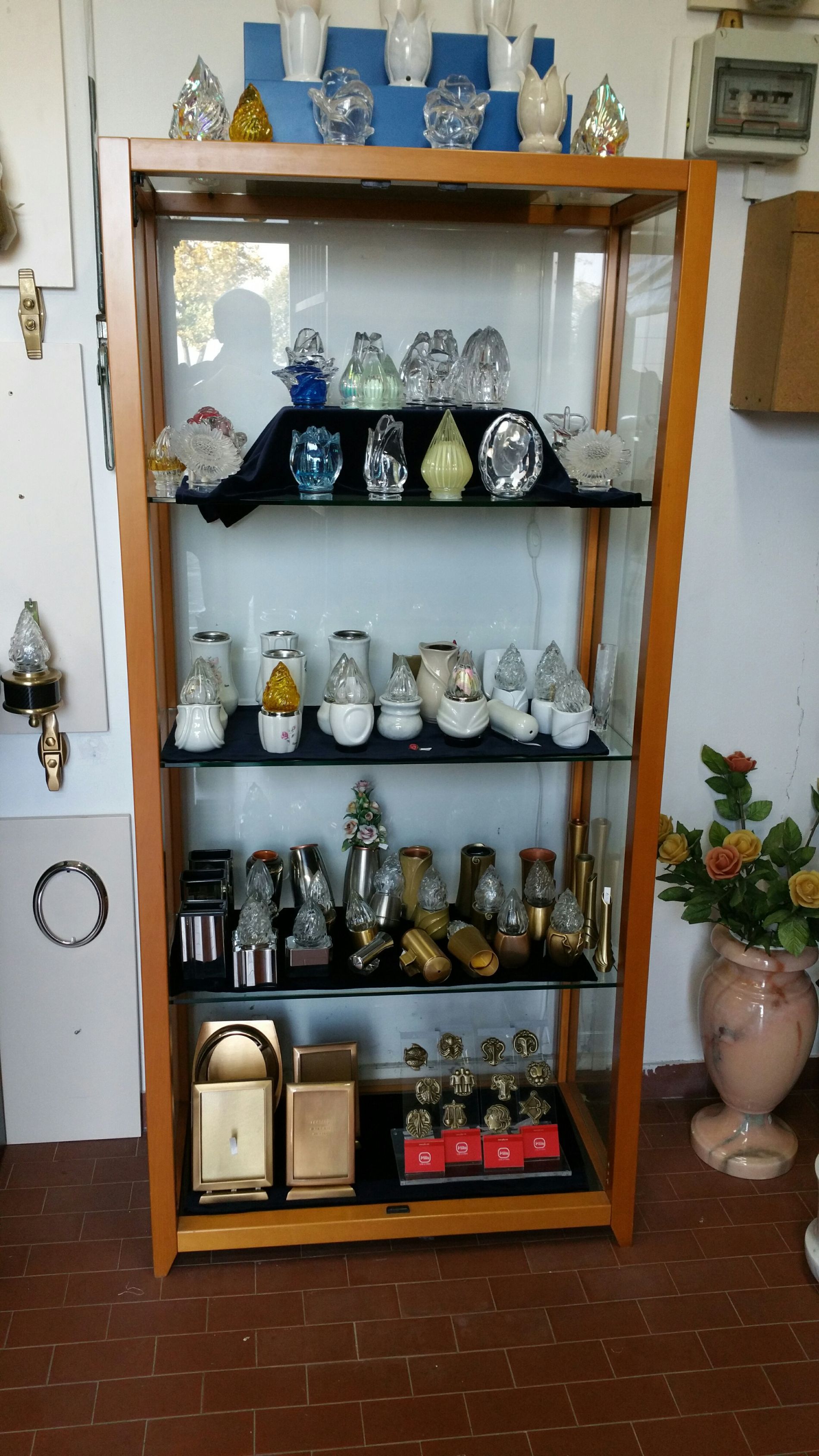 vendita di articoli di arte funeraria