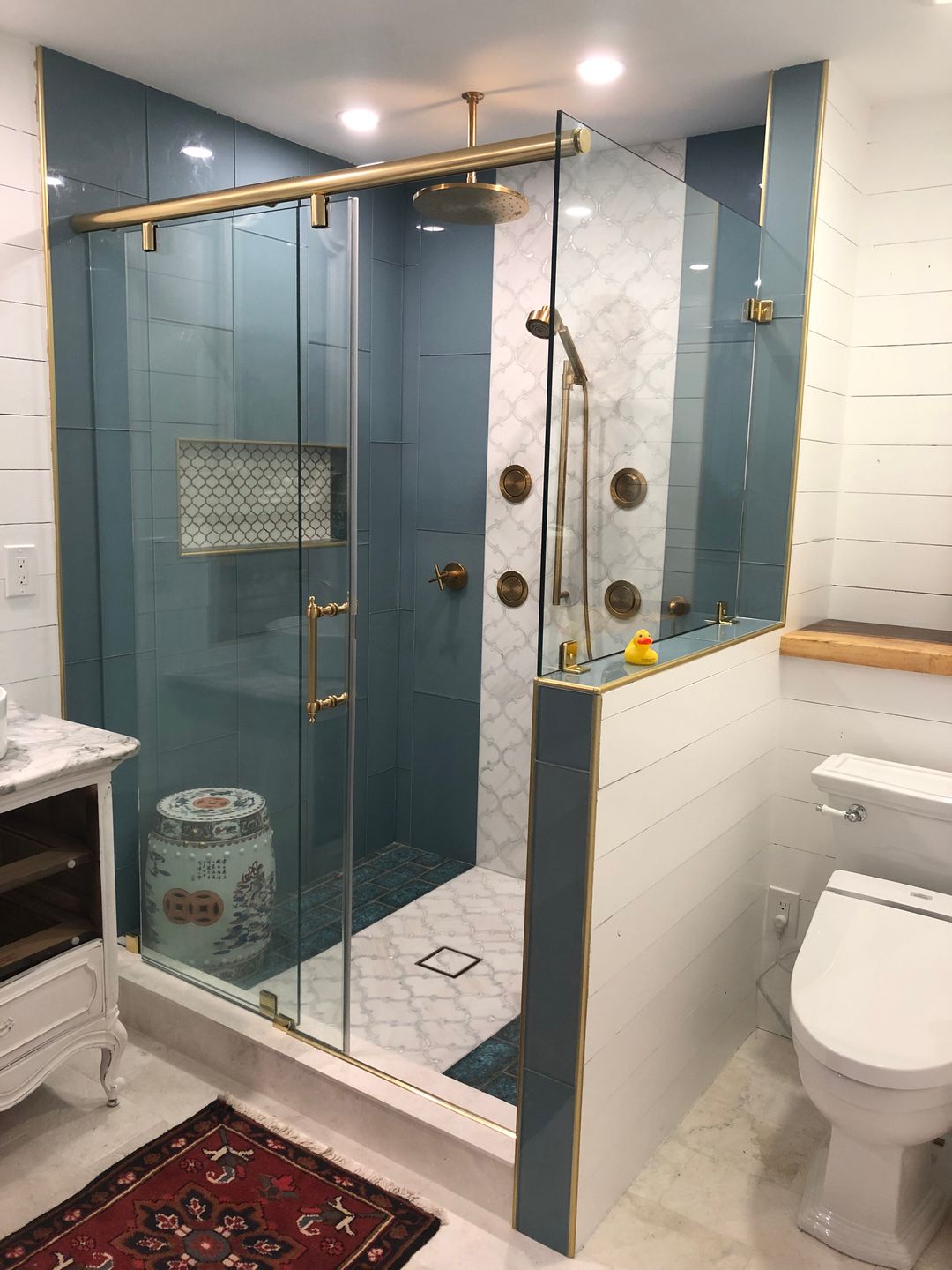 Sliding shower enclosure