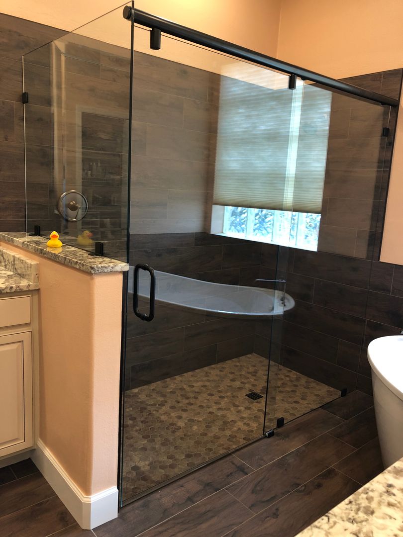 Sliding shower enclosure