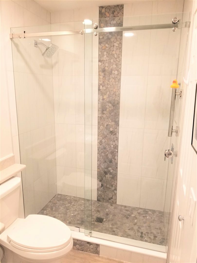 Sliding shower enclosure