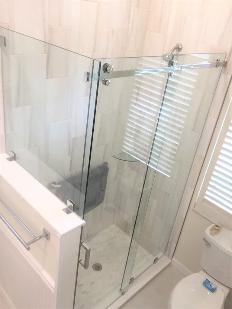 Sliding shower enclosure