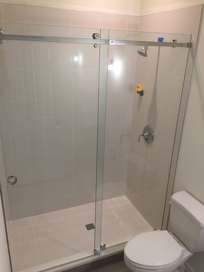 Sliding shower enclosure