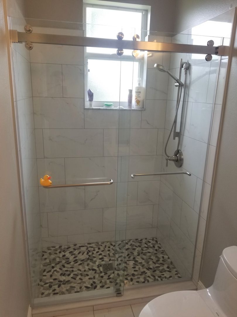 Sliding shower enclosure