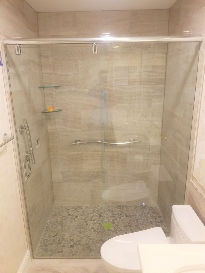 Sliding shower enclosure
