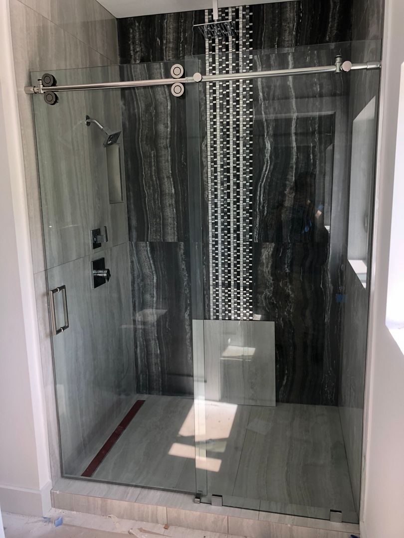 Sliding shower enclosure