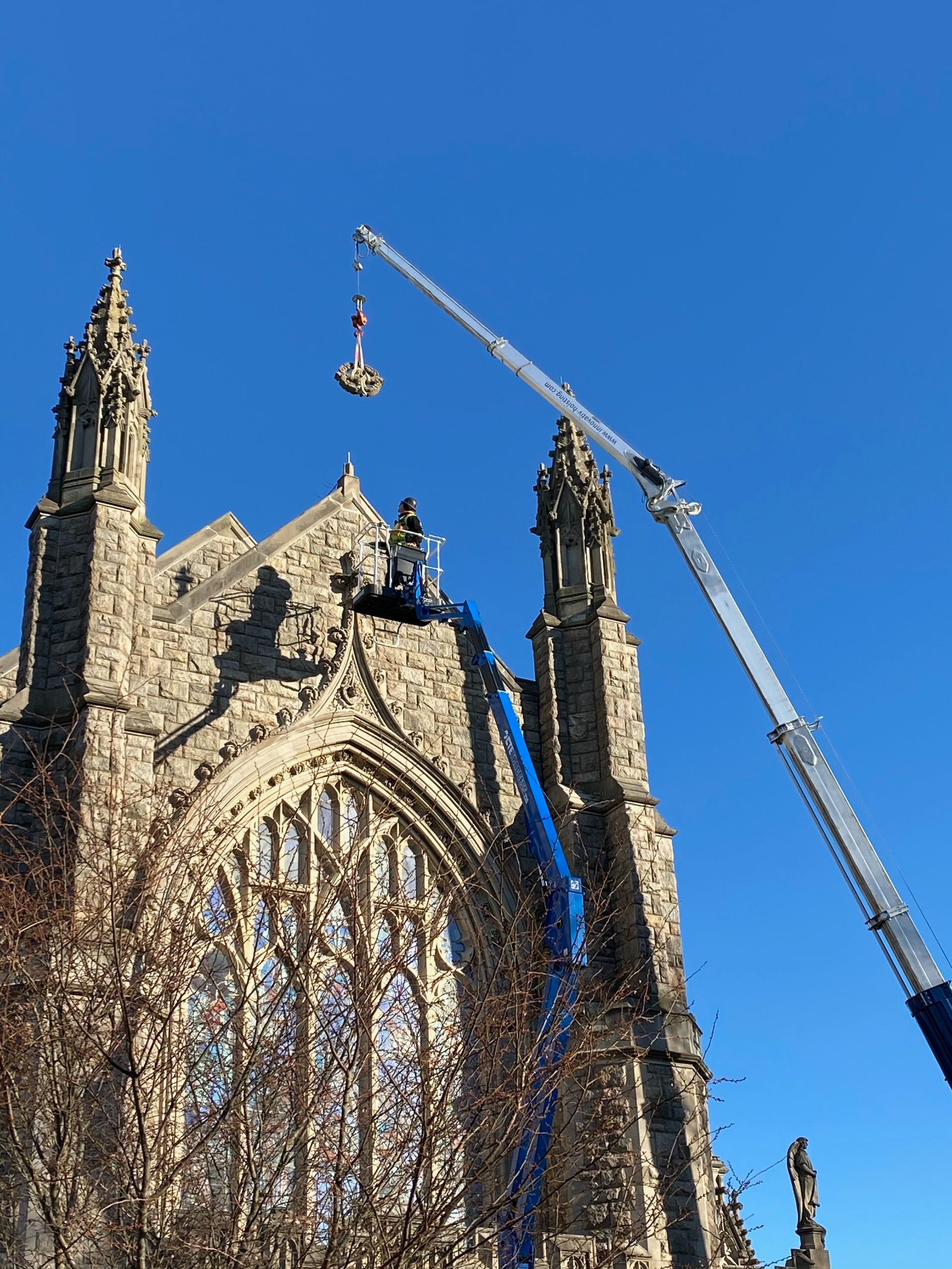 Boecker AHK 36 and CTE Traccess 230 building maintenance