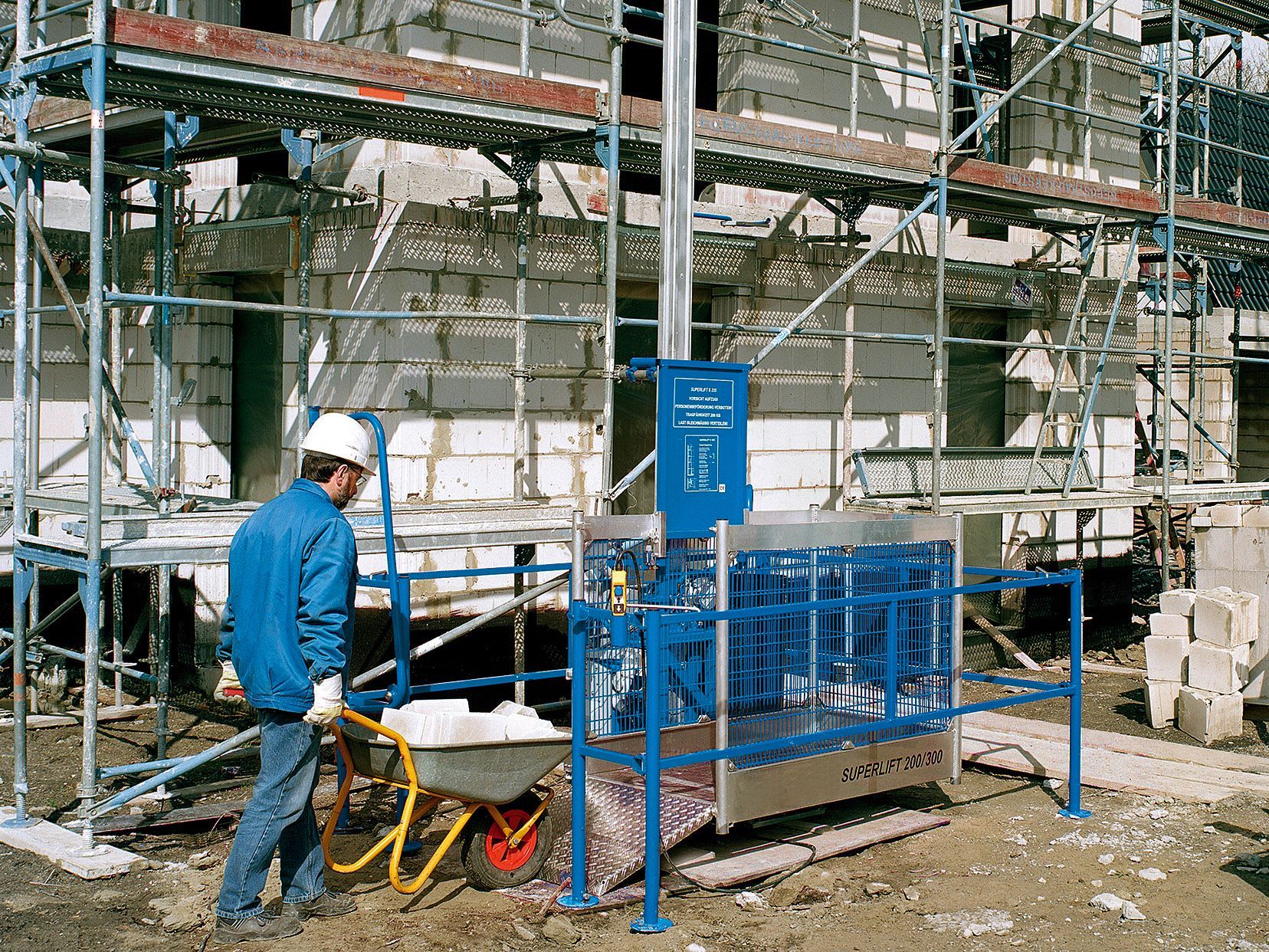 Böcker Construction Lifts 