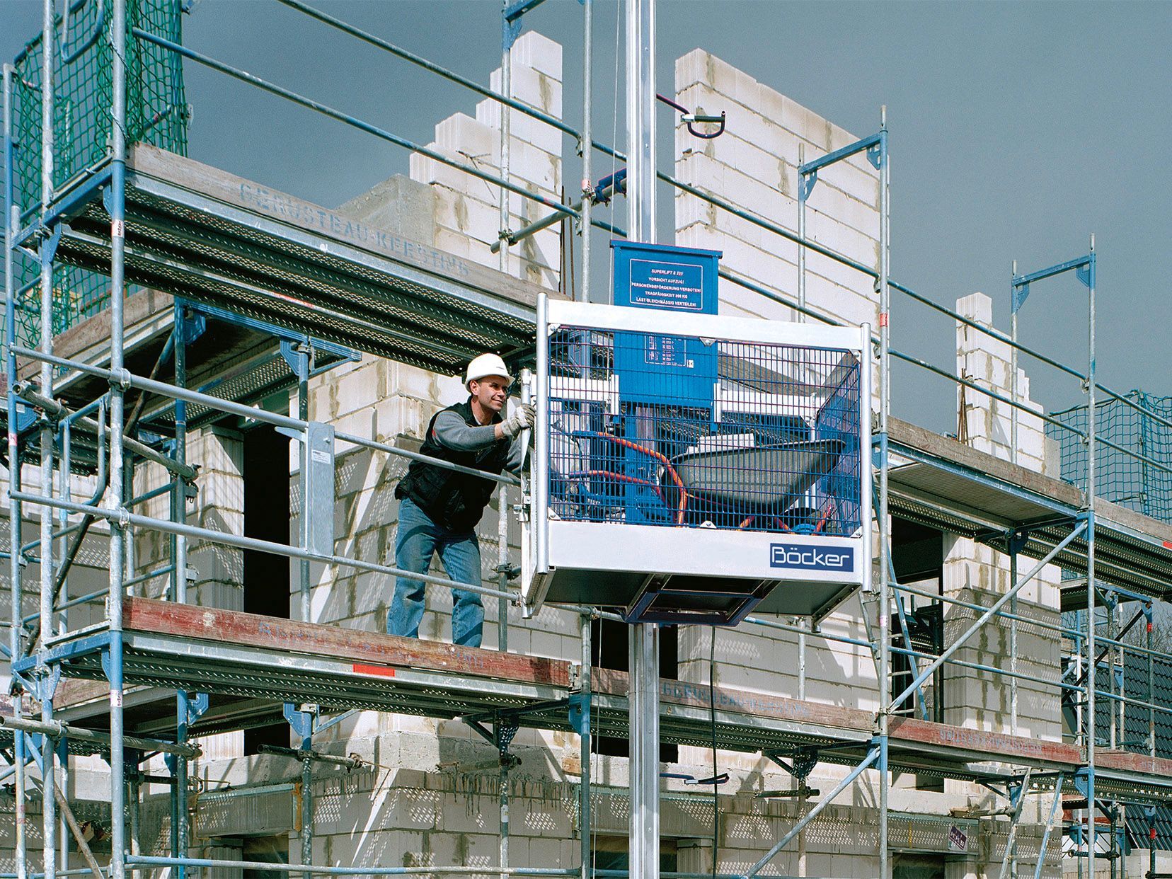 Böcker Construction Lifts 