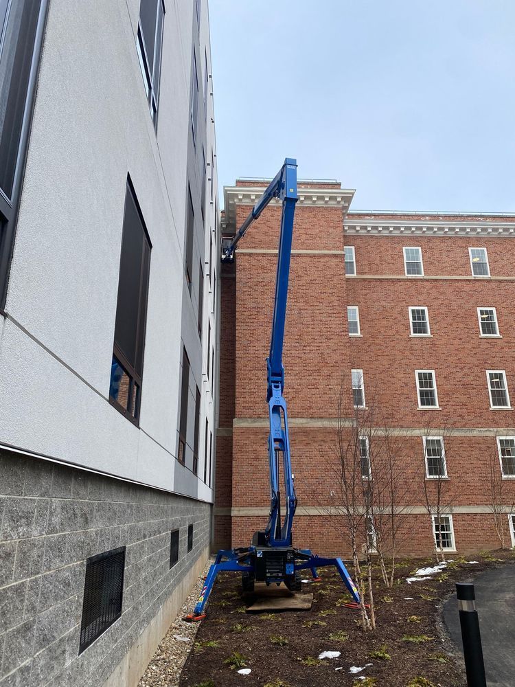 CTE Traccess 270-88 fitting in a narrow opening between buildings