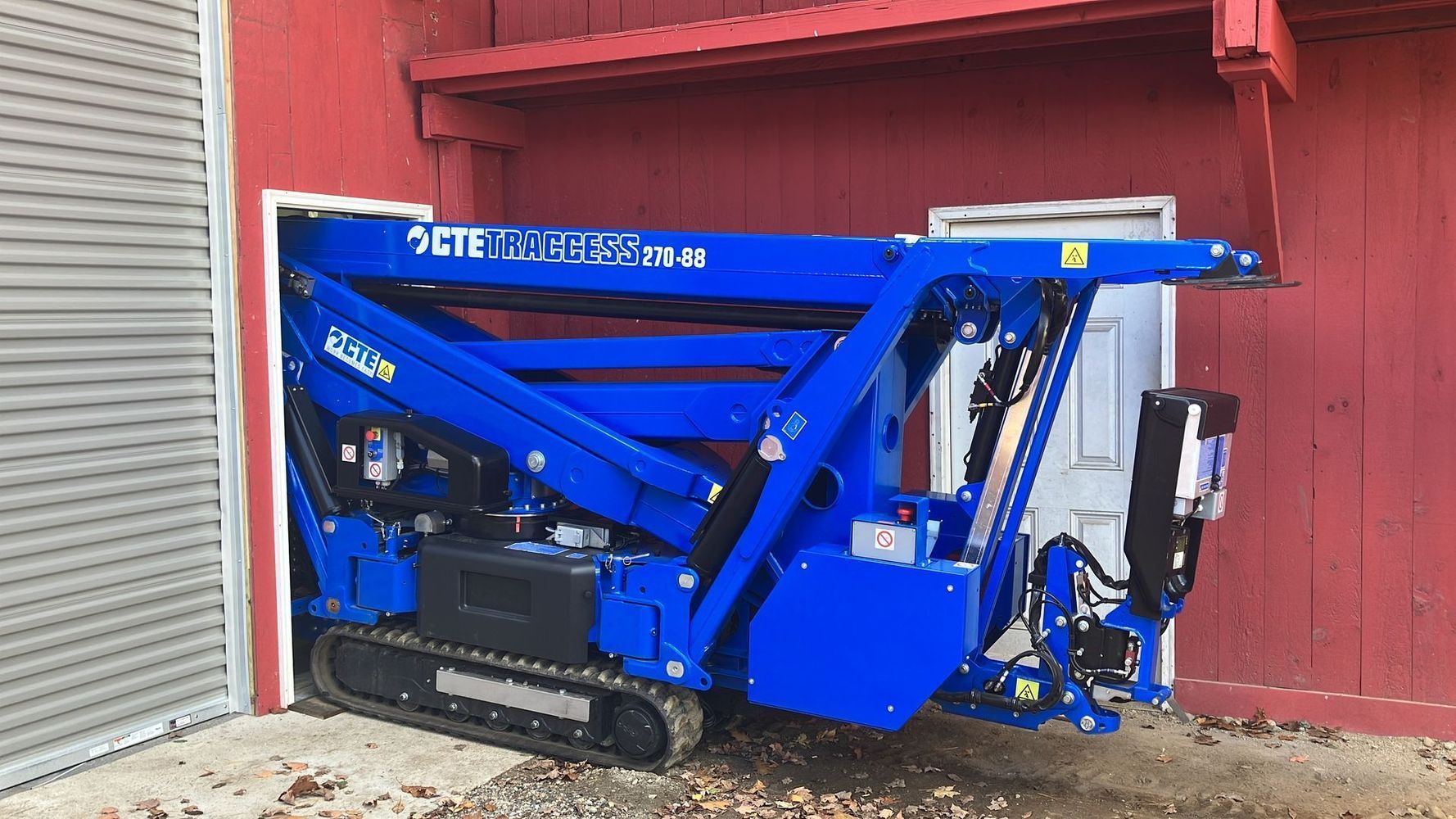 CTE Traccess 270-88 fitting through a doorway