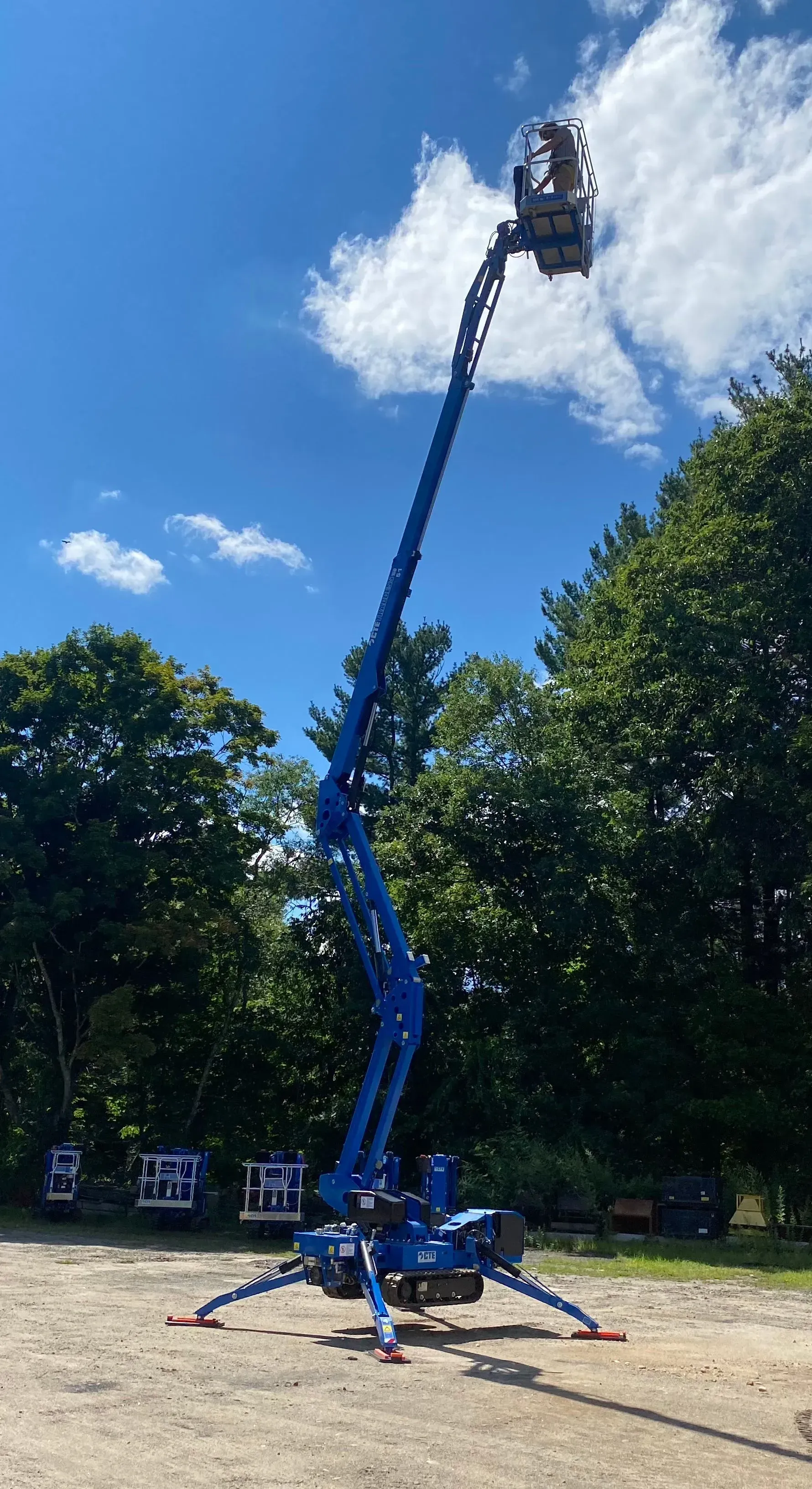 CTE TRACCESS 51' aerial lift