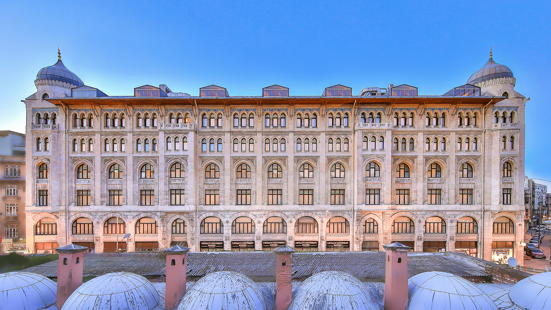 A large building with a lot of windows and a blue sky in the background