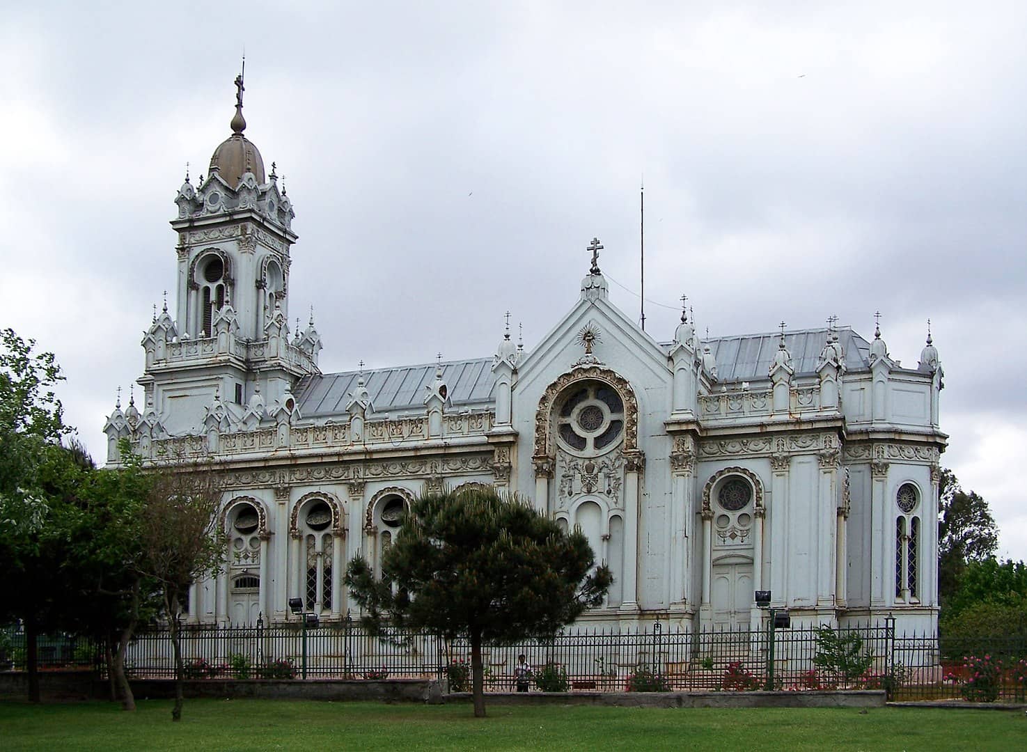 A large white building with a clock tower on top of it