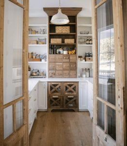 Custom home builder butler's pantry in Hampton Roads
