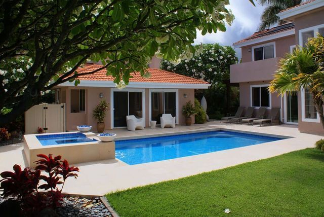 House With A Simple Pool — Kailua, HI — Pacific Pool & Spa