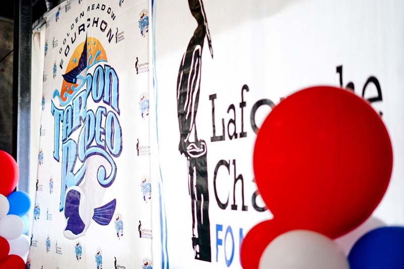 Red, white, and blue balloons beside wall murals with “Lafo” text and a painted figure