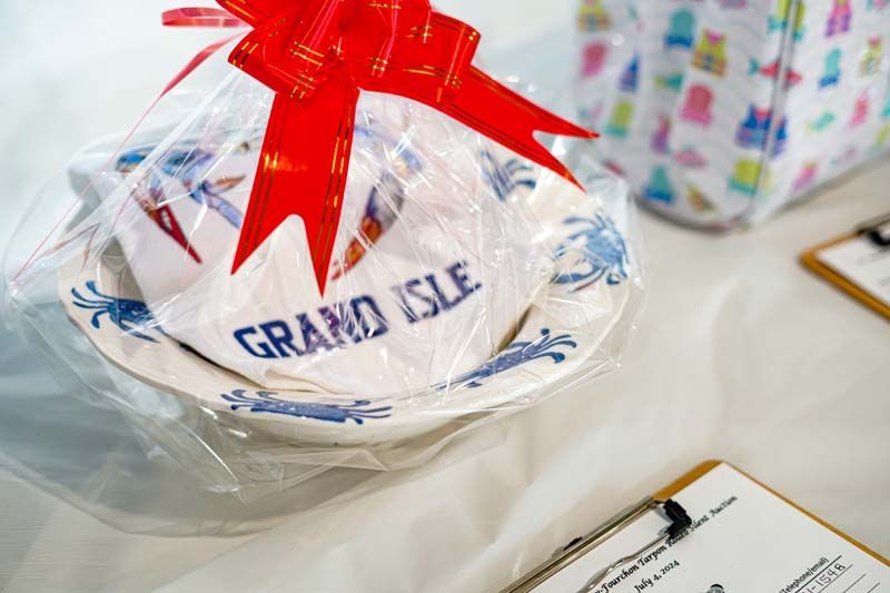 A plate with a red bow on it is sitting on a table.