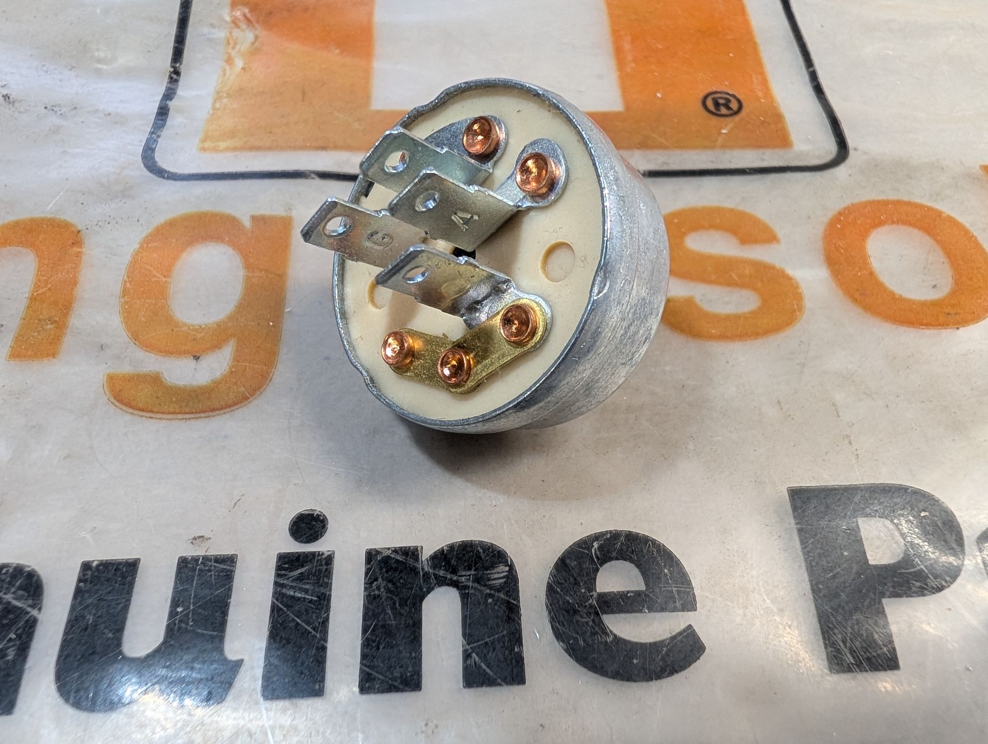 C23010 - Use C30268 IGNITION SWITCH