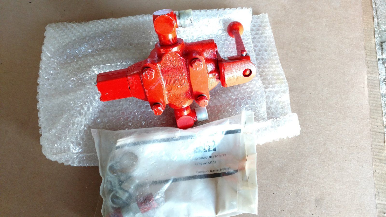 LT16 - LK17 PTO VALVE - 600 SERIES LOADER TRACTOR