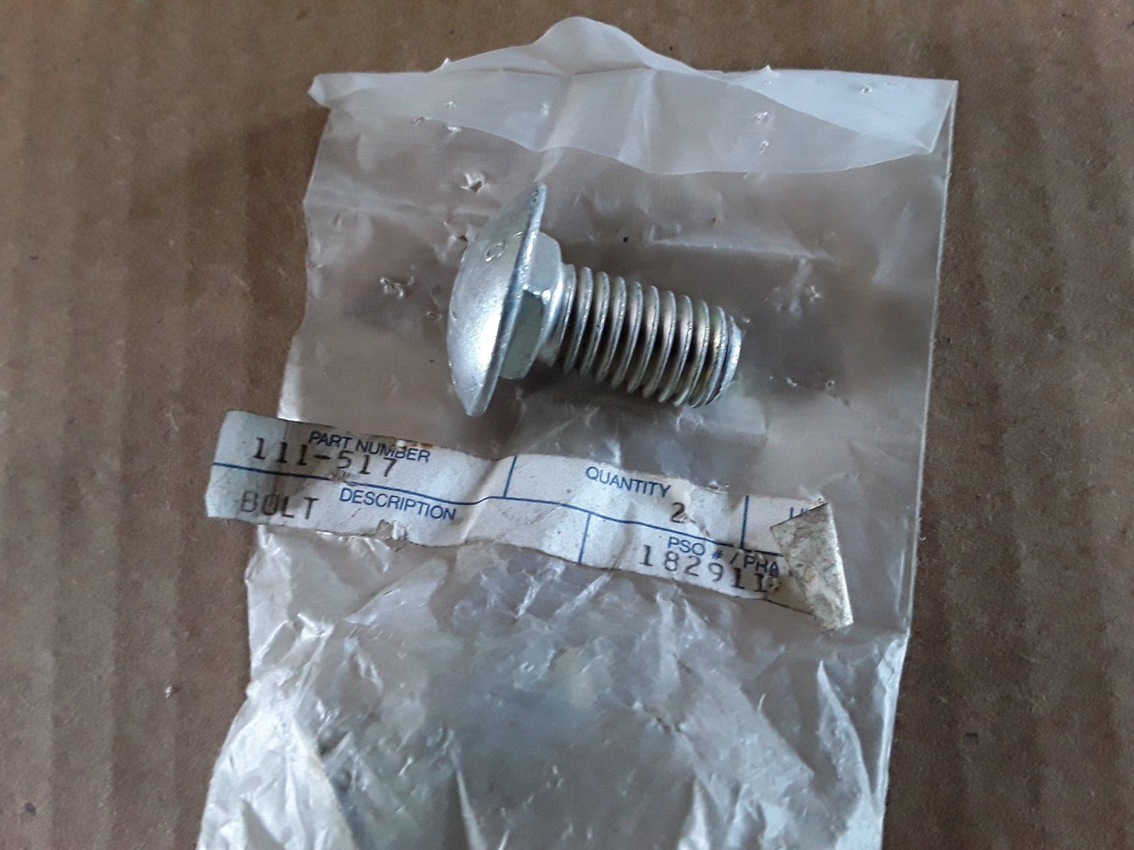 111-517 BOLT CARRIAGE 1/2-13 X 1 G R 5 ZP - Ingersoll/Case Tractor Part
