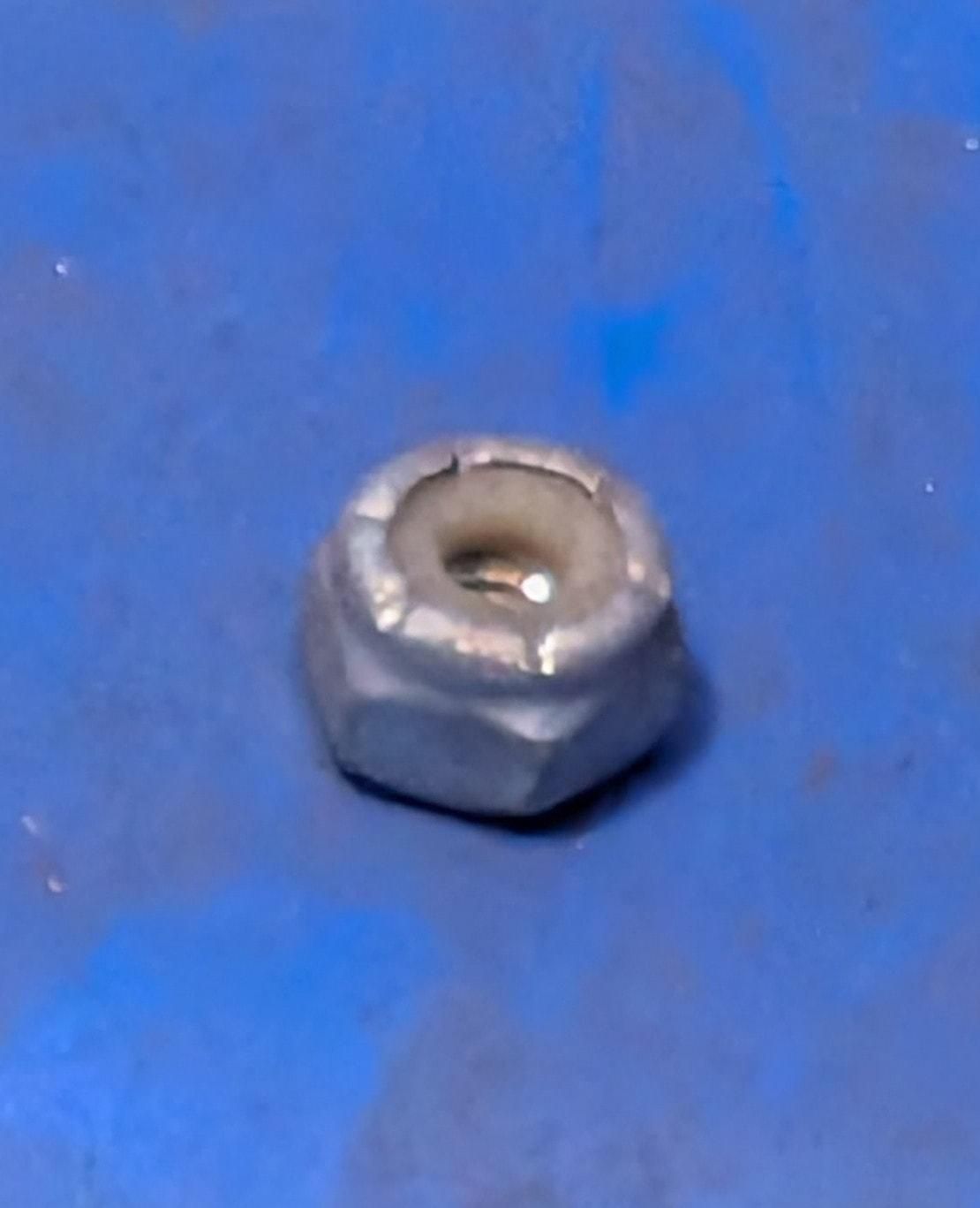 131-1403 NUT 8-32 HEX ESNA LOCK ZP - Ingersoll/Case Tractor Part