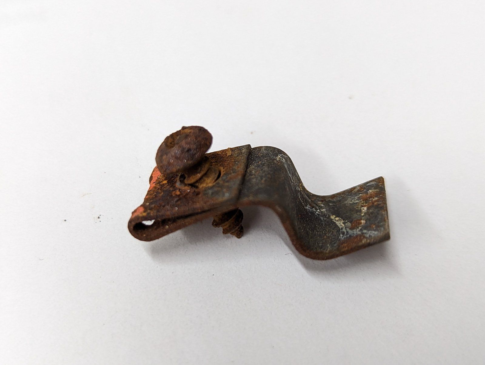 131-629 USED HEADLIGHT MOUNTING CLIP - Ingersoll/Case Tractor Part