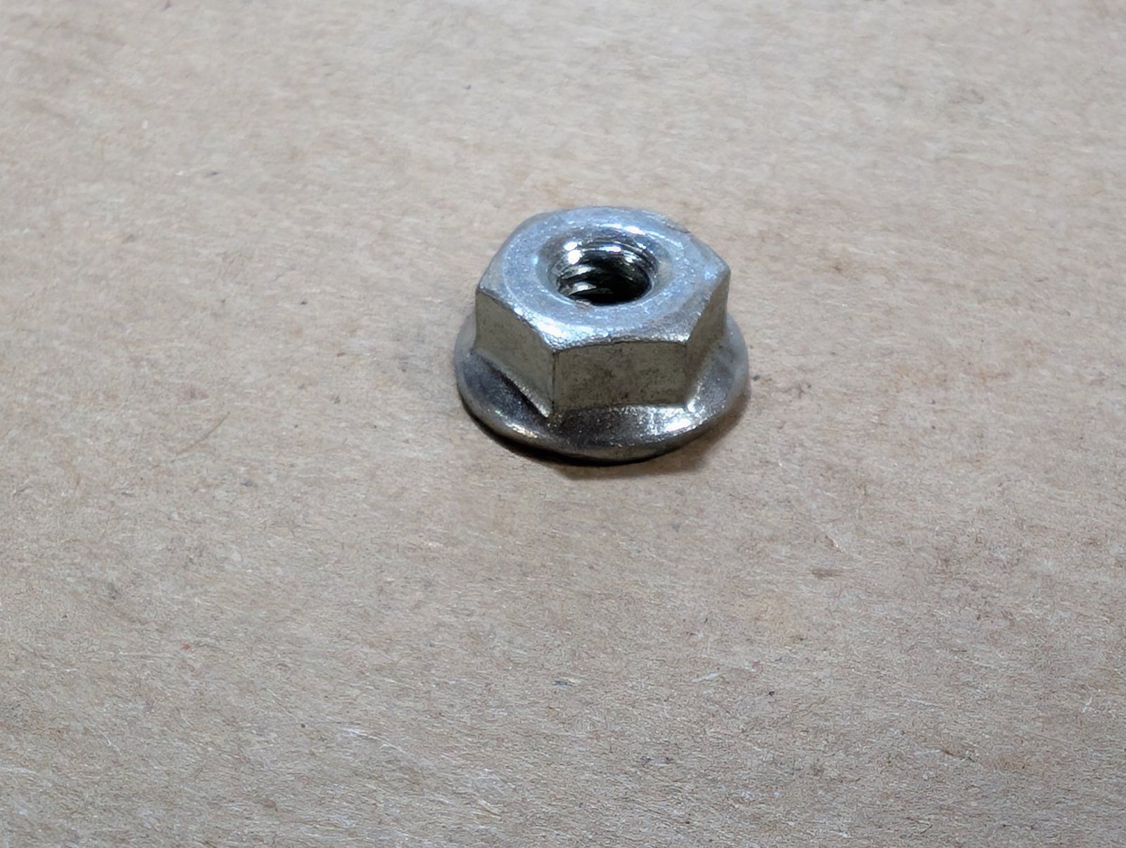 131-971 NUT #8-32 HX SERR FL LOCK ZP - Ingersoll/Case Tractor Part