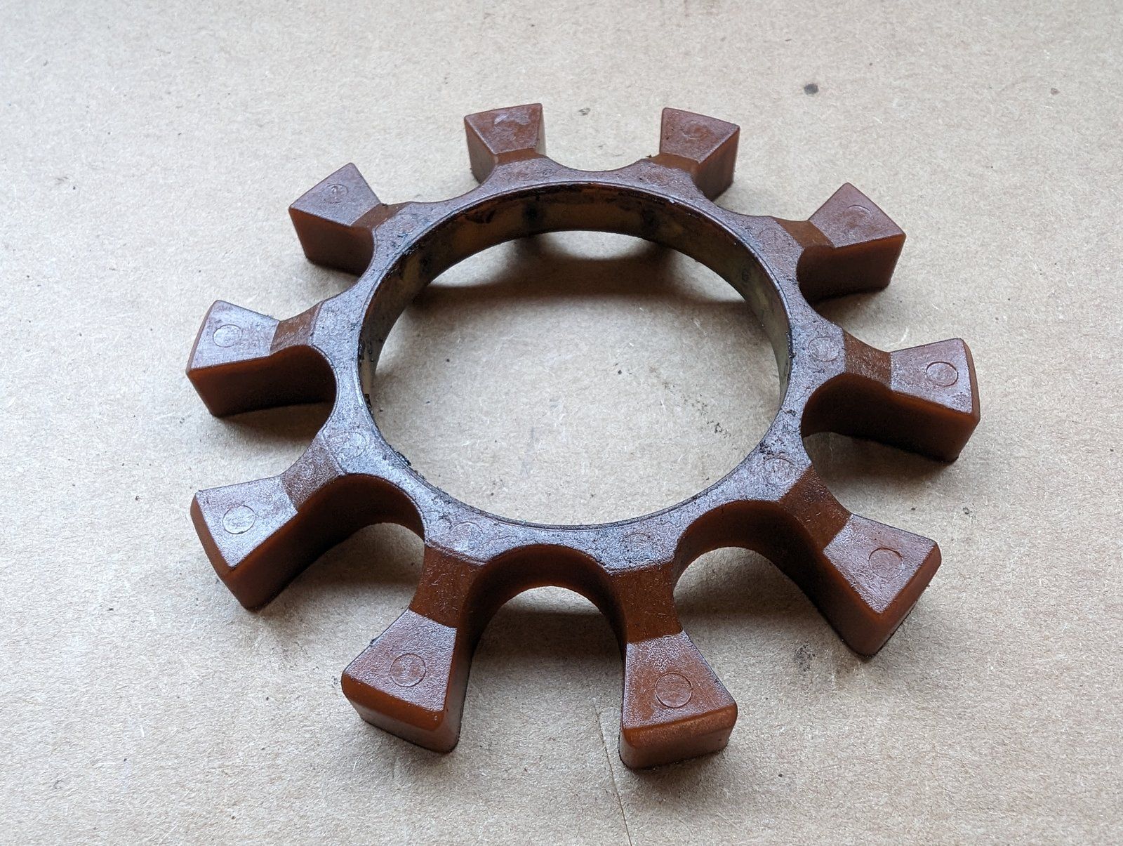 150-1257 USED ONAN CAMSHAFT SPIDER PLASTIC - Ingersoll/Case Tractor Part
