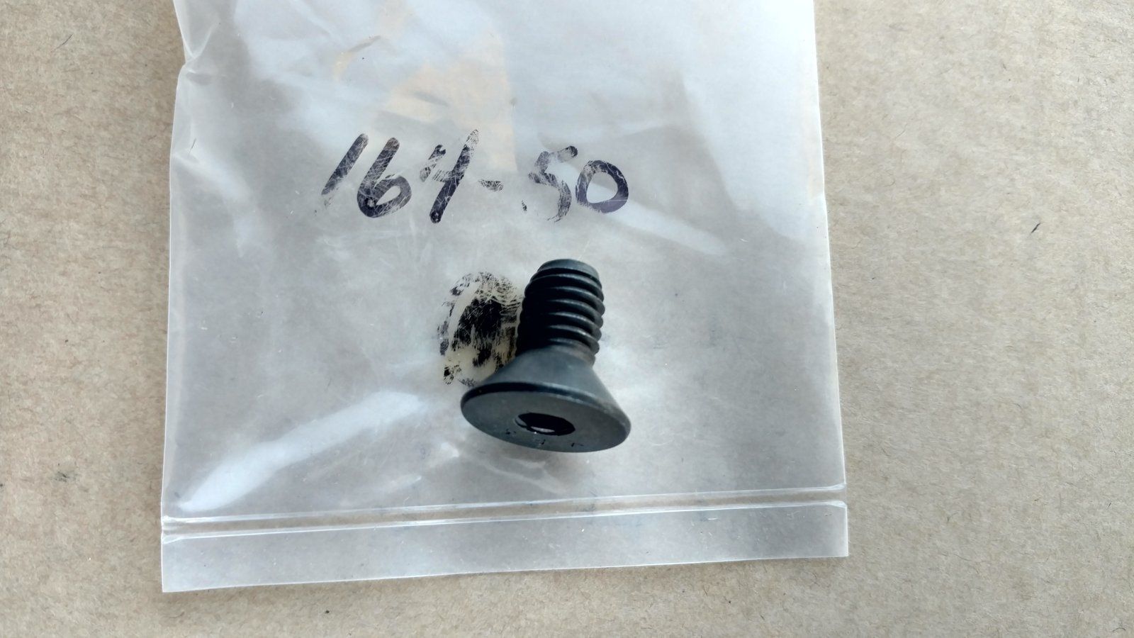 164-50 SCREW 3/8-16x3/4 FLAT HD GR8 - Ingersoll/Case Tractor Part