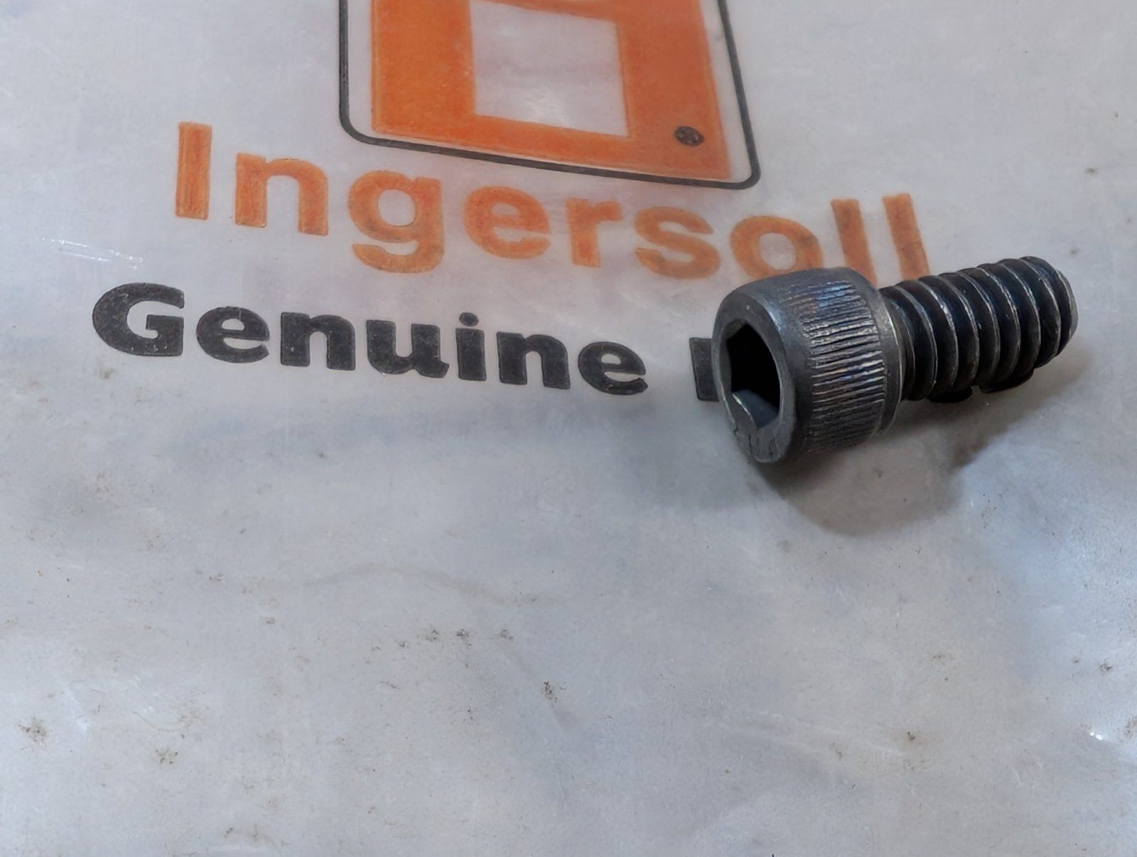 165-142 SCREW-1/4-20 X 5/8 SOCKET HEAD 61-48 - Ingersoll/Case Tractor Part